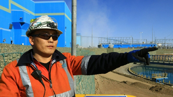 Visibility Equals Safety: How High-Visibility Clothing Keeps Workers Protected