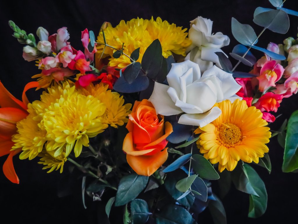 Navigating Social Media for Small and Medium-Sized Flower Delivery Businesses