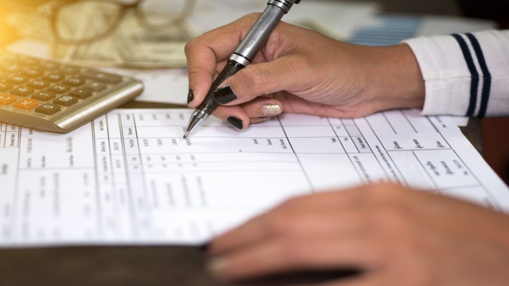 How UK Expats Can Legally Reduce their Tax Burden While Living Abroad