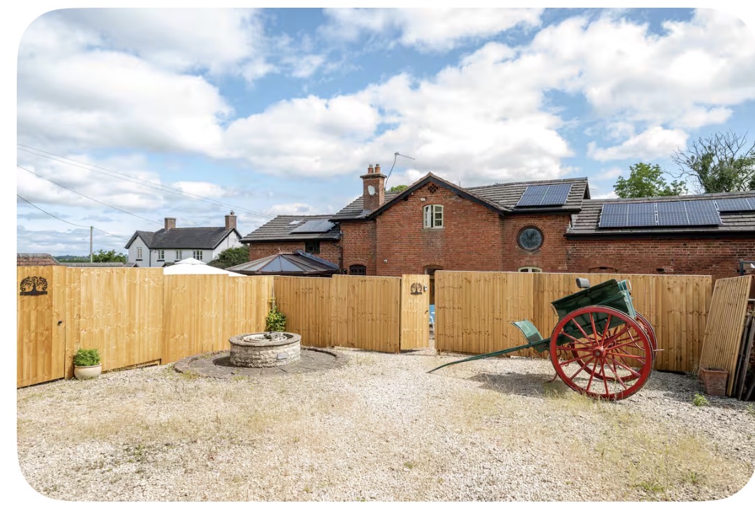 Winner small image - The Hurst Coach House And Stable